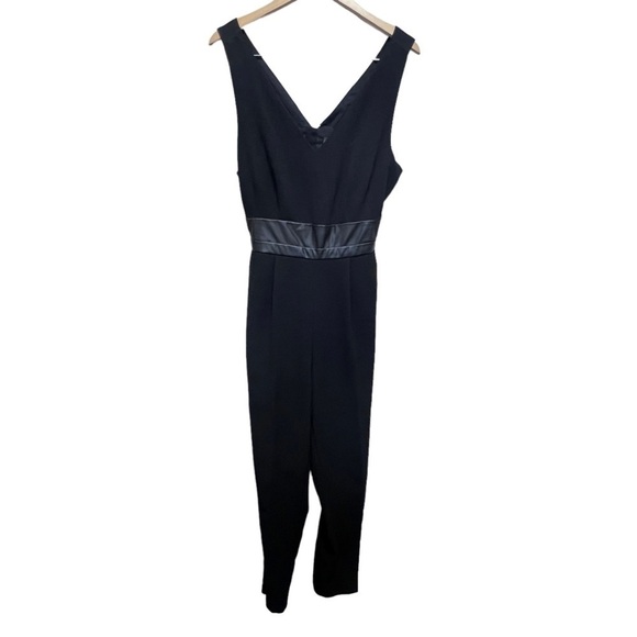 Dynamite Black Mixed Media Back Cutout Jumpsuit Size Medium - Picture 1 of 8